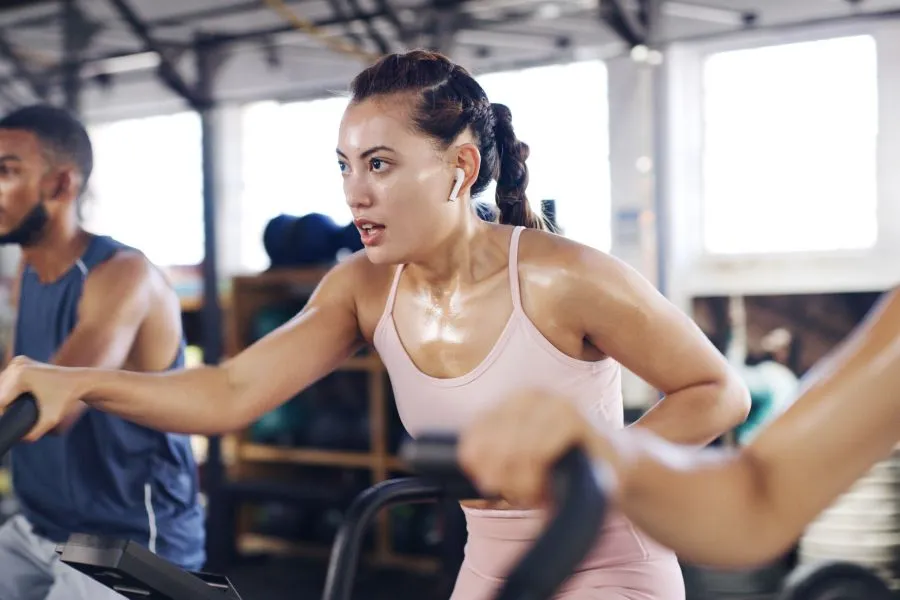 woman at the gym doing cardio